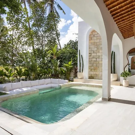 Luxurious 2Br Pool Villa, Scenic Rice Field Views - Lumora Villa Seseh